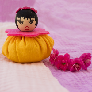 Poupée senteur - La petite poupée brune 🪆