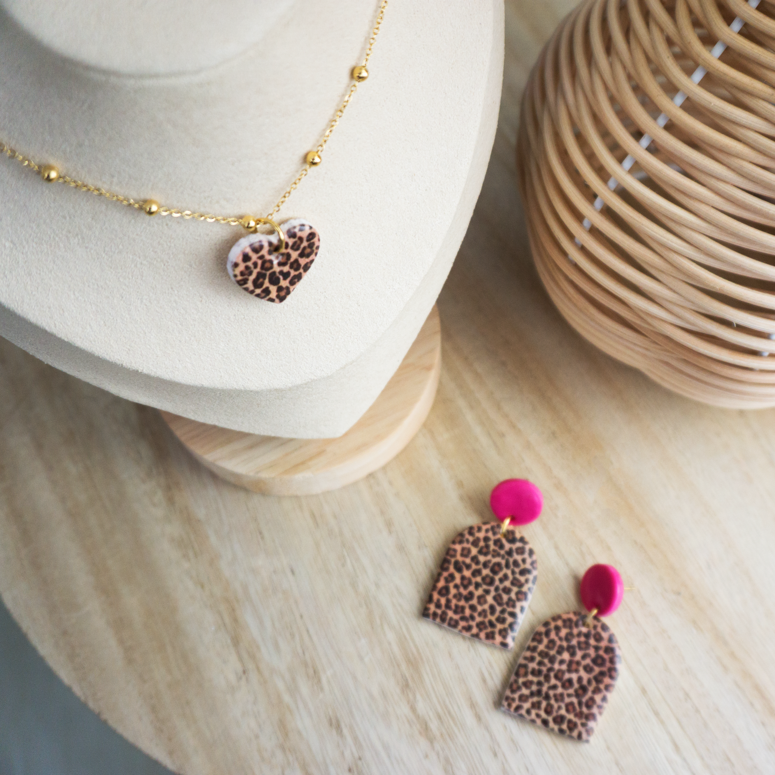 Boucles d’oreilles acier inoxydable faites main Laisse moi rugir