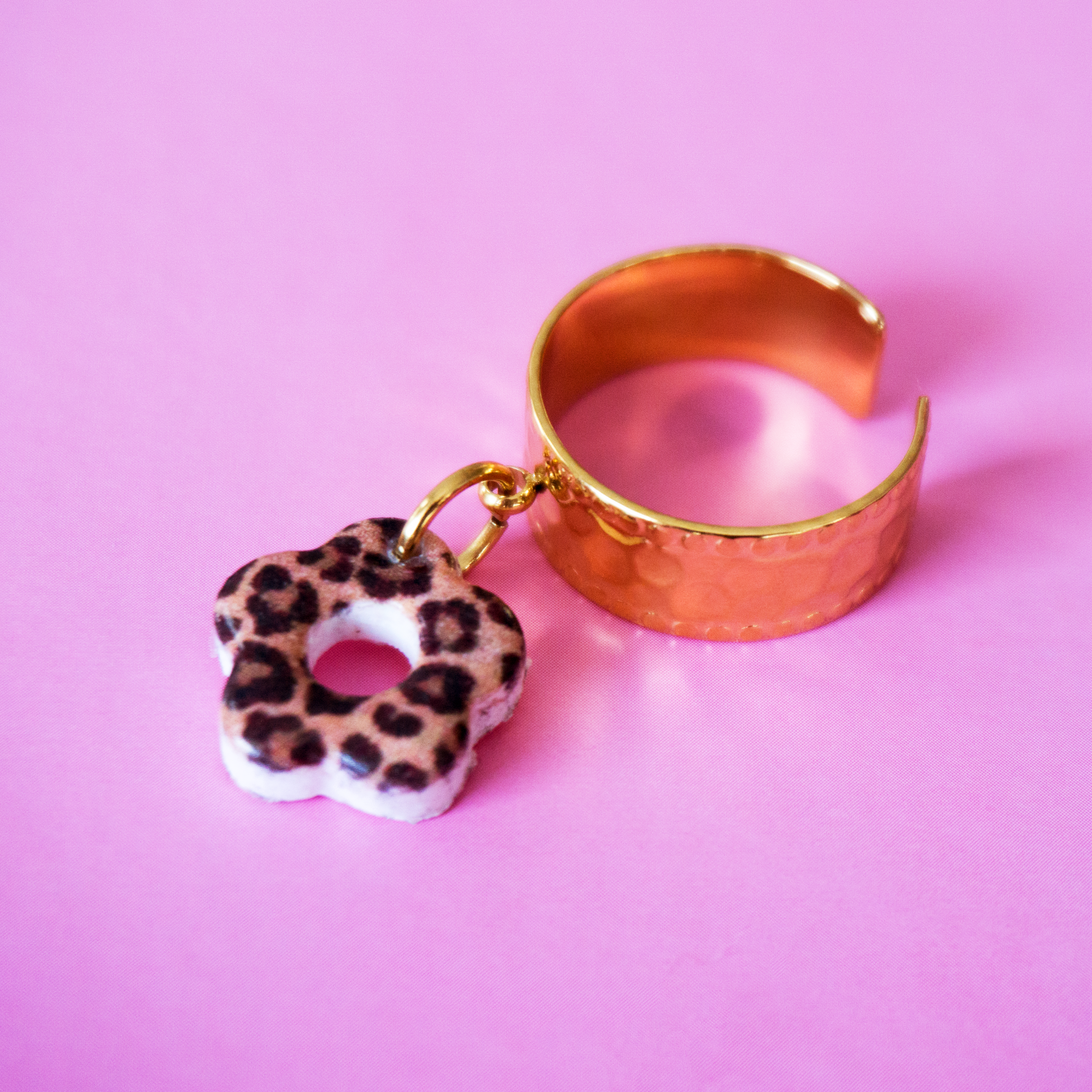 Bague acier inoxydable faites main Petite fleur rugissante