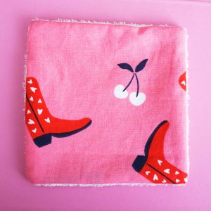 Lingette lavable pour femme en coton et éponge de bambou, motif santiags roses, accessoire zéro déchet réutilisable