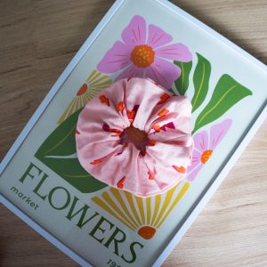 Chouchou en tissu rose clair à motif éclairs, accessoire cheveux fait main doux et confortable