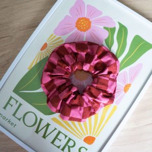 Chouchou en tissu rose à motif damier, accessoire cheveux fait main doux et confortable